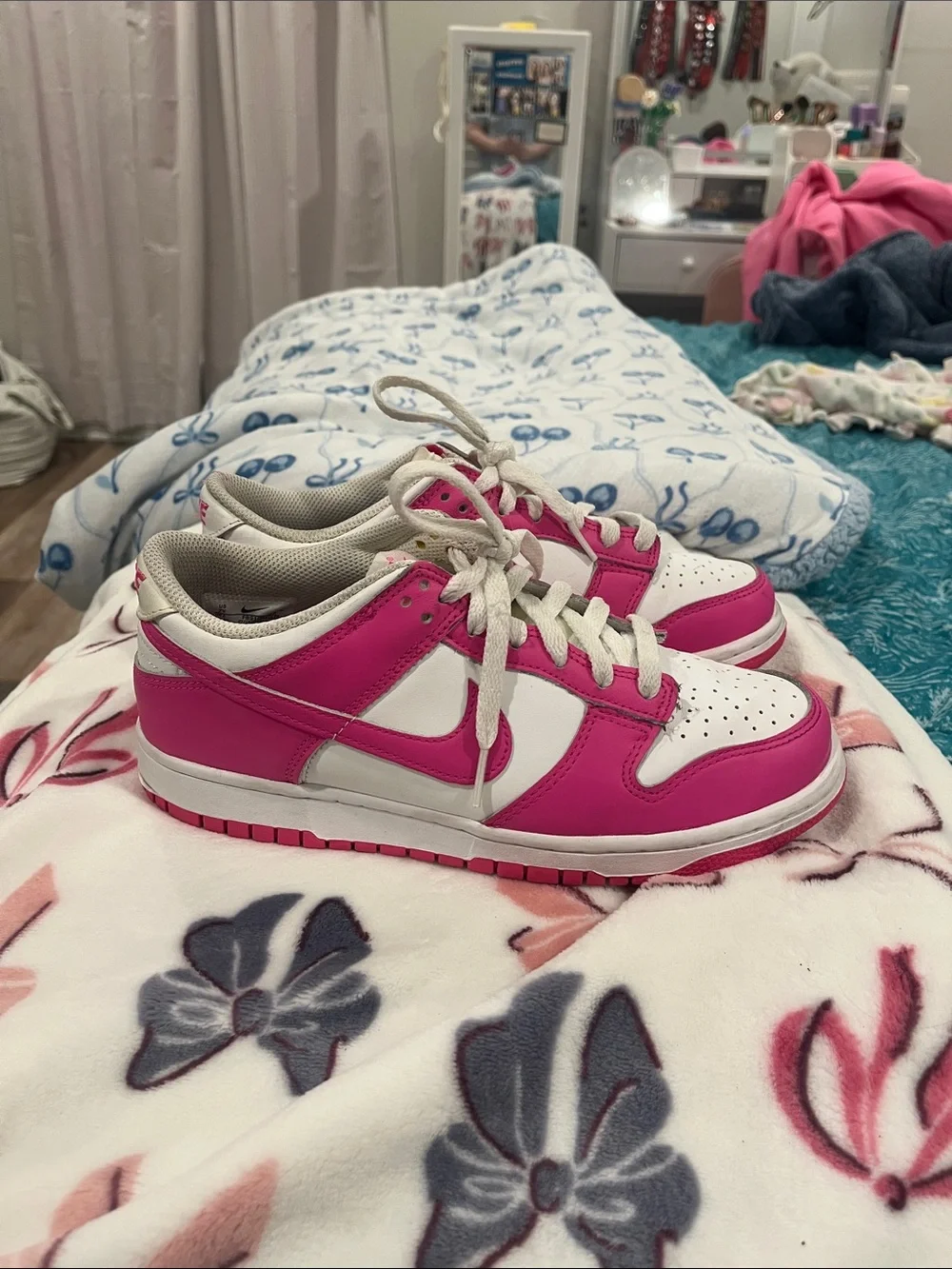 Nike Kids/Womens Pink & White Low-Top Sneakers
